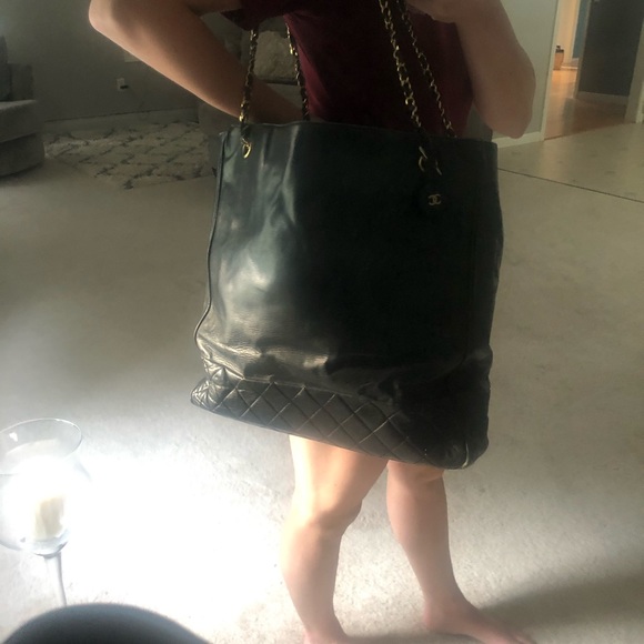 VINTAGE CHANEL BLACK JUMBO QUILTED TOTE - Picture 3 of 8